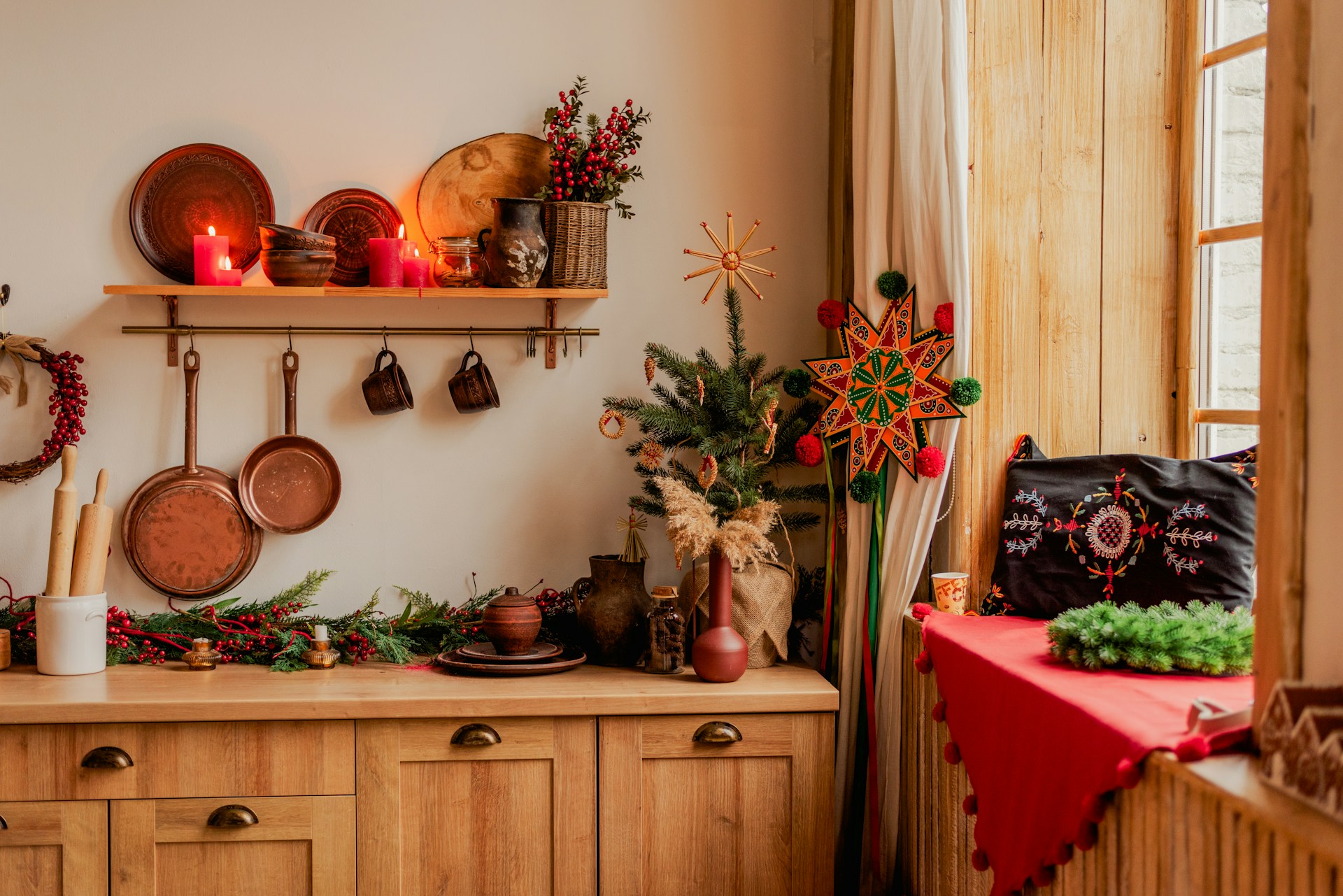 gray computer monitor