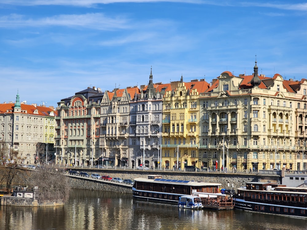 a row of buildings next to a river