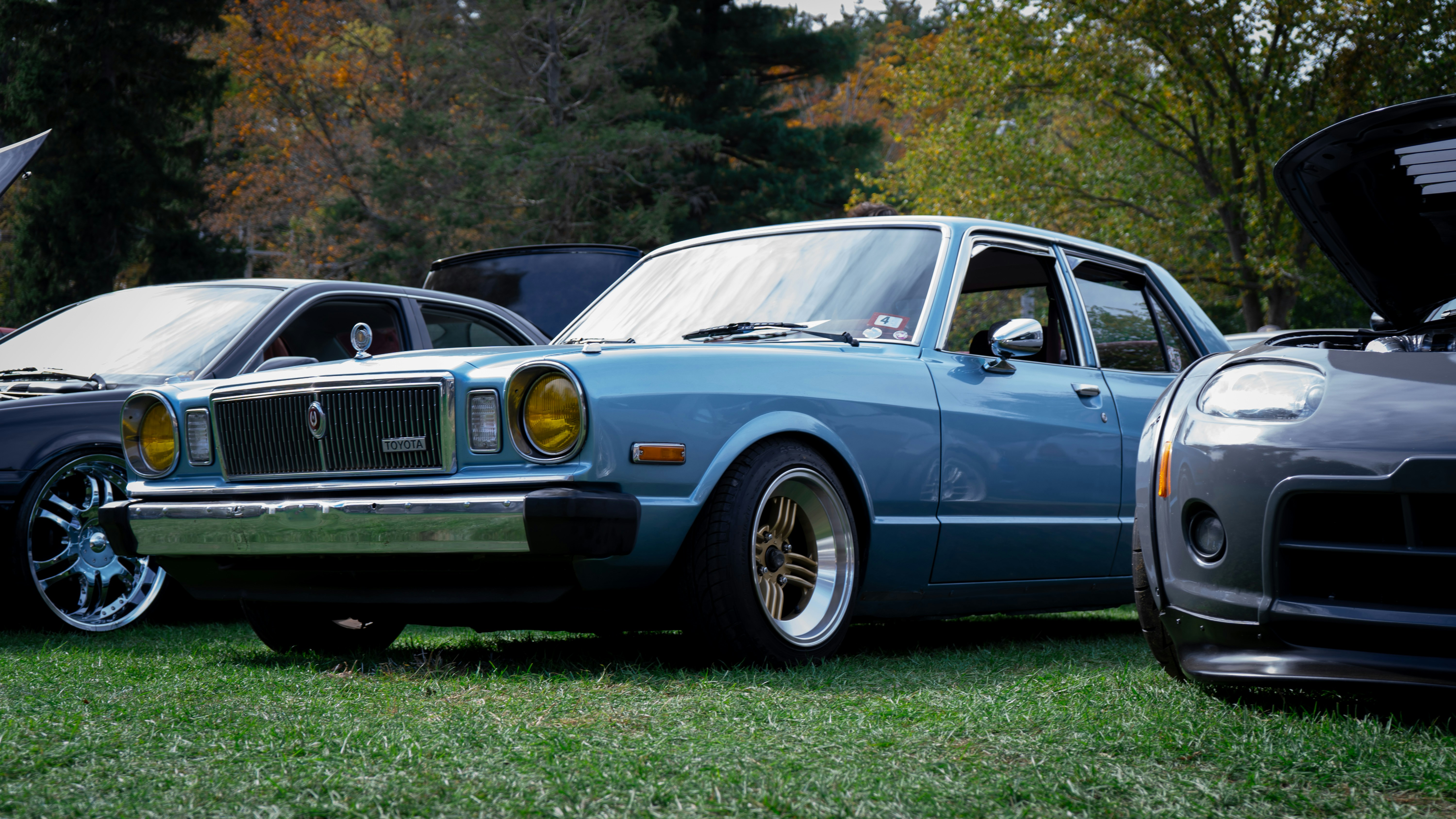 photo 1700006318925 640d7d40e1a7?crop=entropy&cs=tinysrgb&fit=max&fm=jpg&ixid=M3w1MjQ0NjR8MHwxfHNlYXJjaHw5fHxDdXN0b21pemVkJTIwY2Fyc3xlbnwwfDB8fHwxNzM1NjI3NTUxfDA&ixlib=rb 4.0