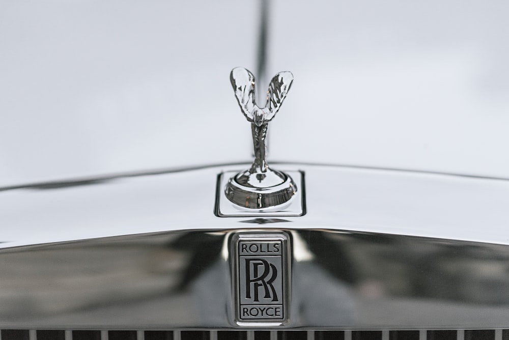 the hood ornament of a rolls royce car