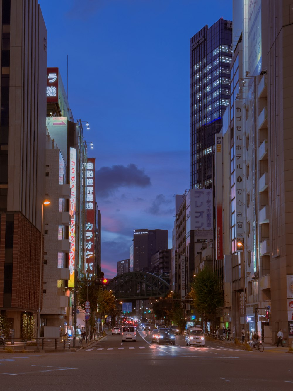 a city street filled with traffic and tall buildings