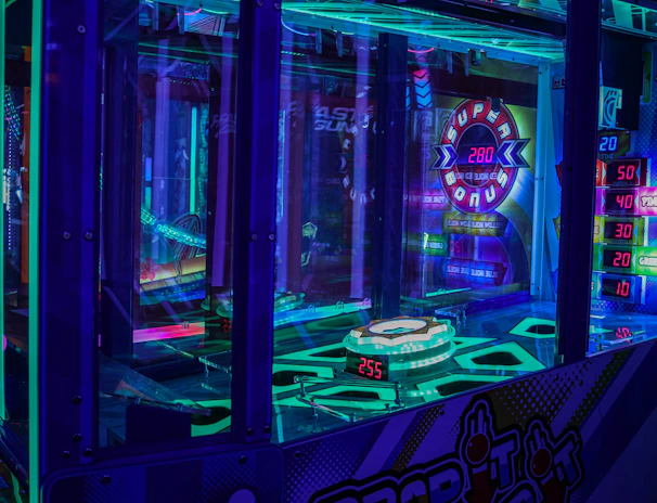 Brightly colored slot machine screen displaying wild symbols and jackpot prizes