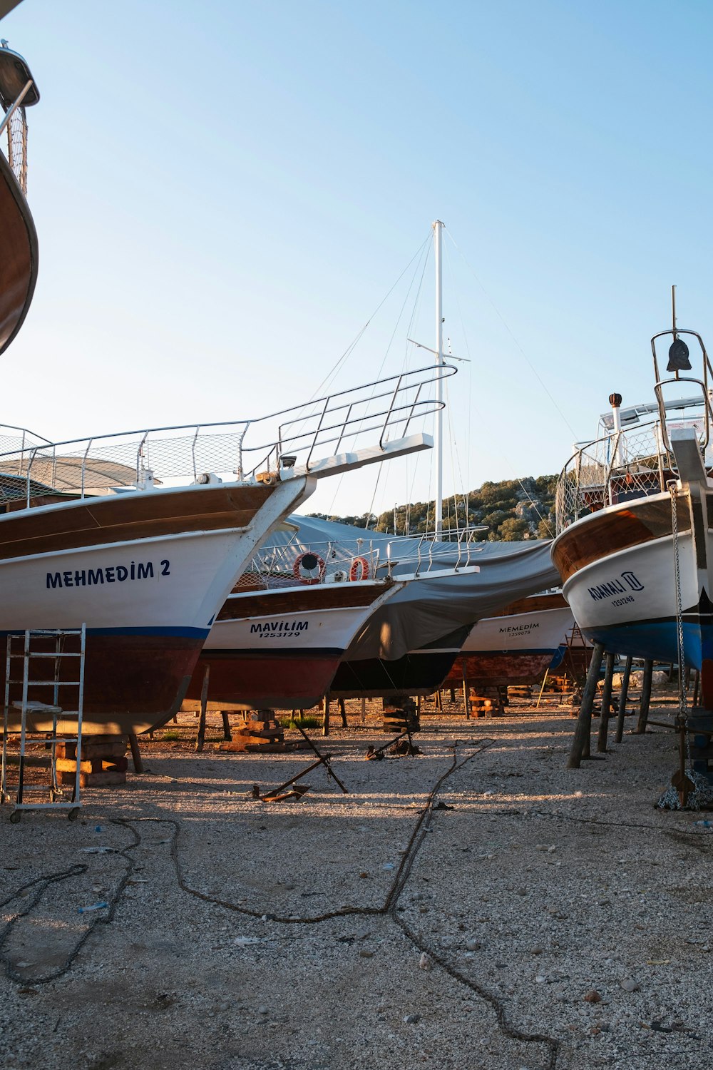 a group of boats sitting next to each other