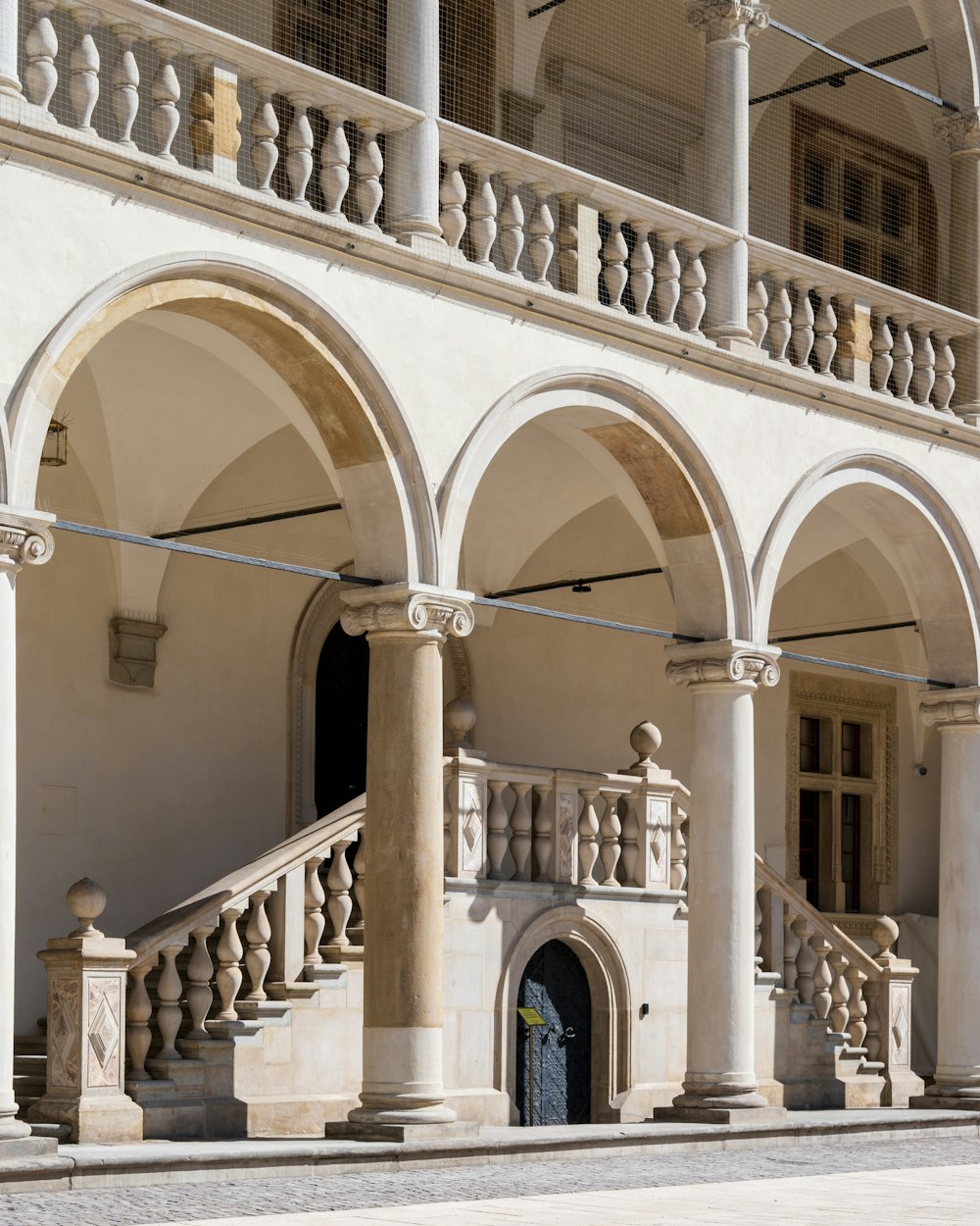 a large building with a bunch of pillars and arches