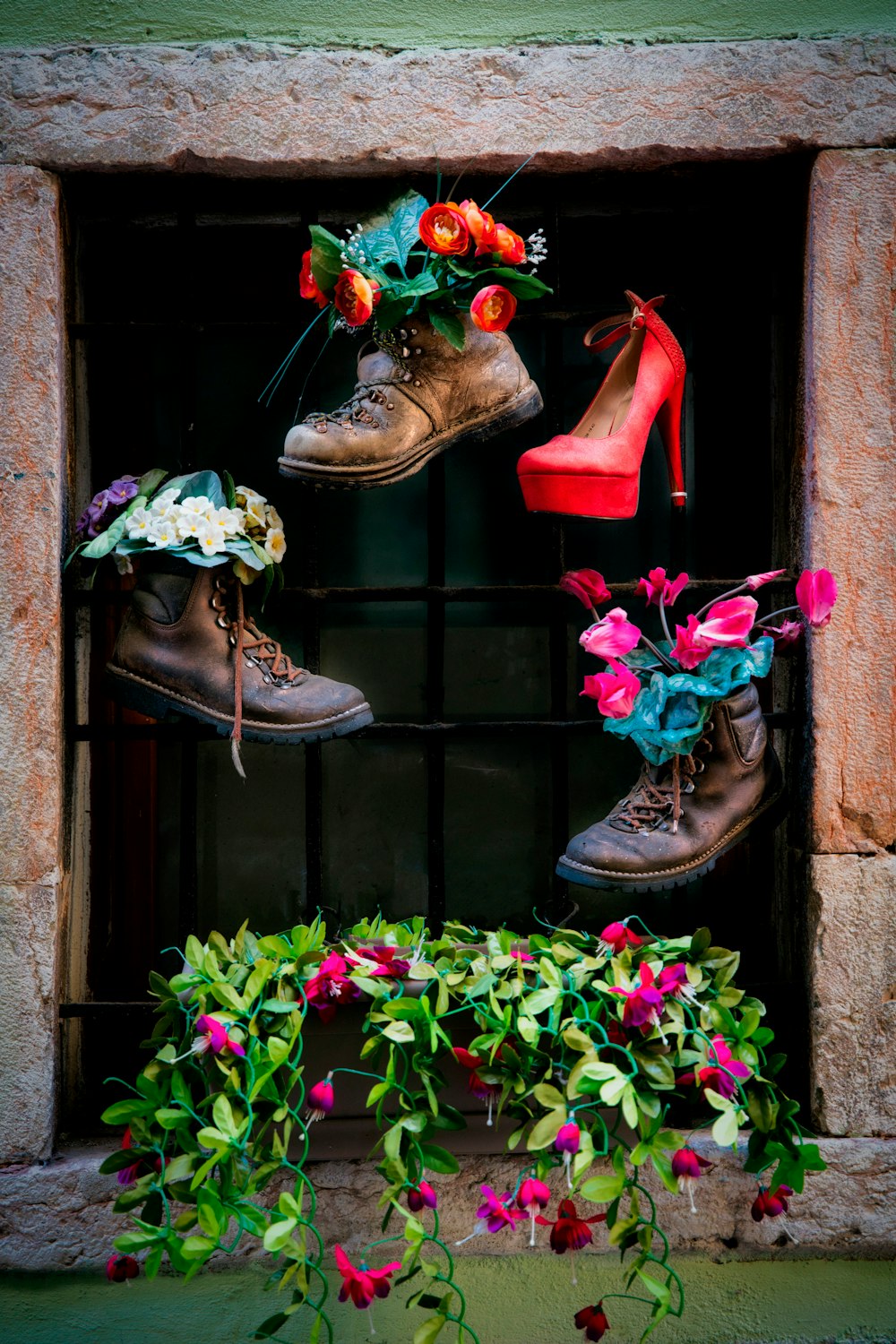 a bunch of shoes that are on a window sill