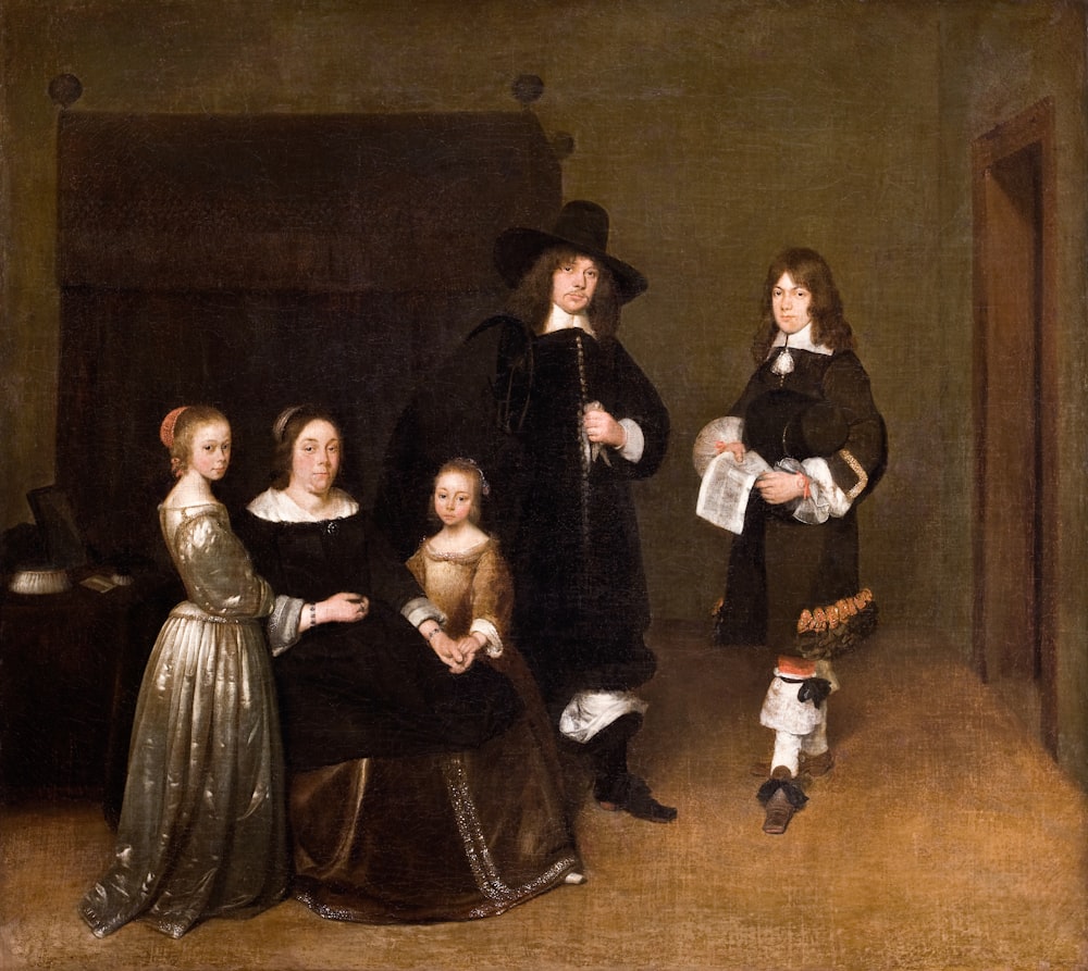 uma pintura de uma família posando para um quadro