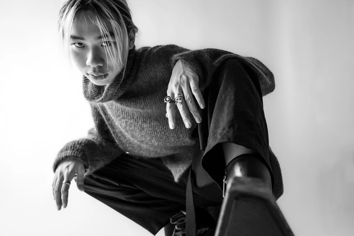 Editorial pose, soft tonal styling