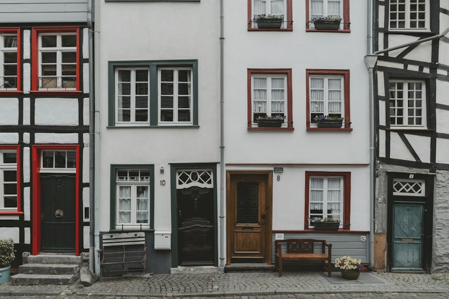 Rua com casas em estilo enxaimel em Blumenau