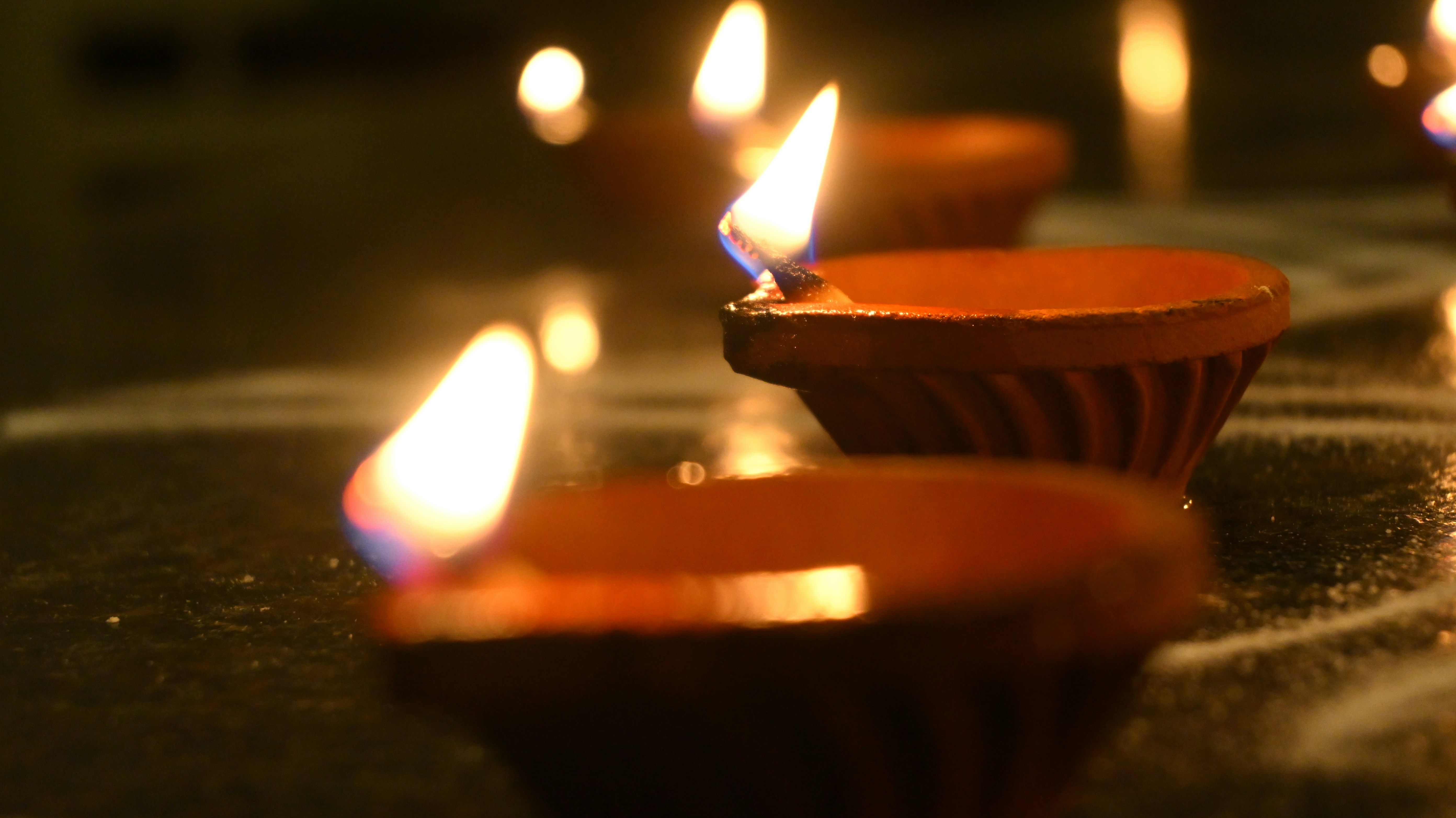 Happy Diwali 2025 Wishes: Heartfelt Quotes, Images & Status
