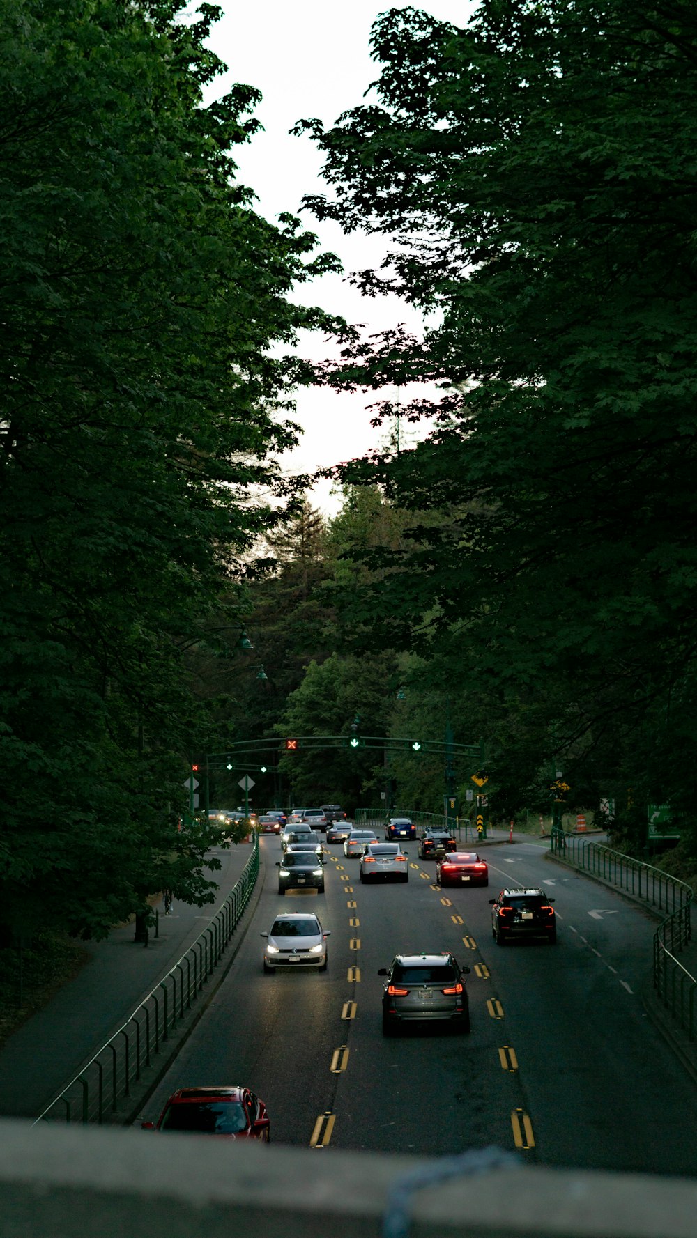 a city street filled with lots of traffic