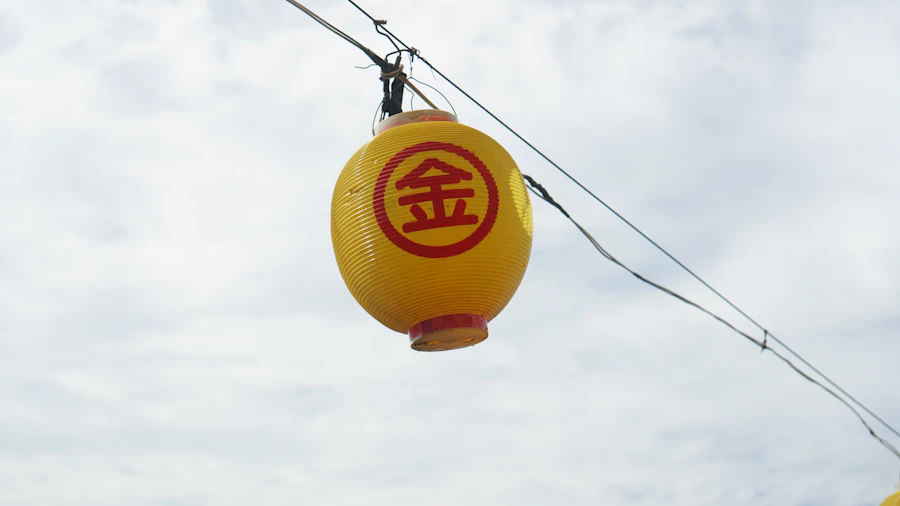 空に浮かぶ提灯