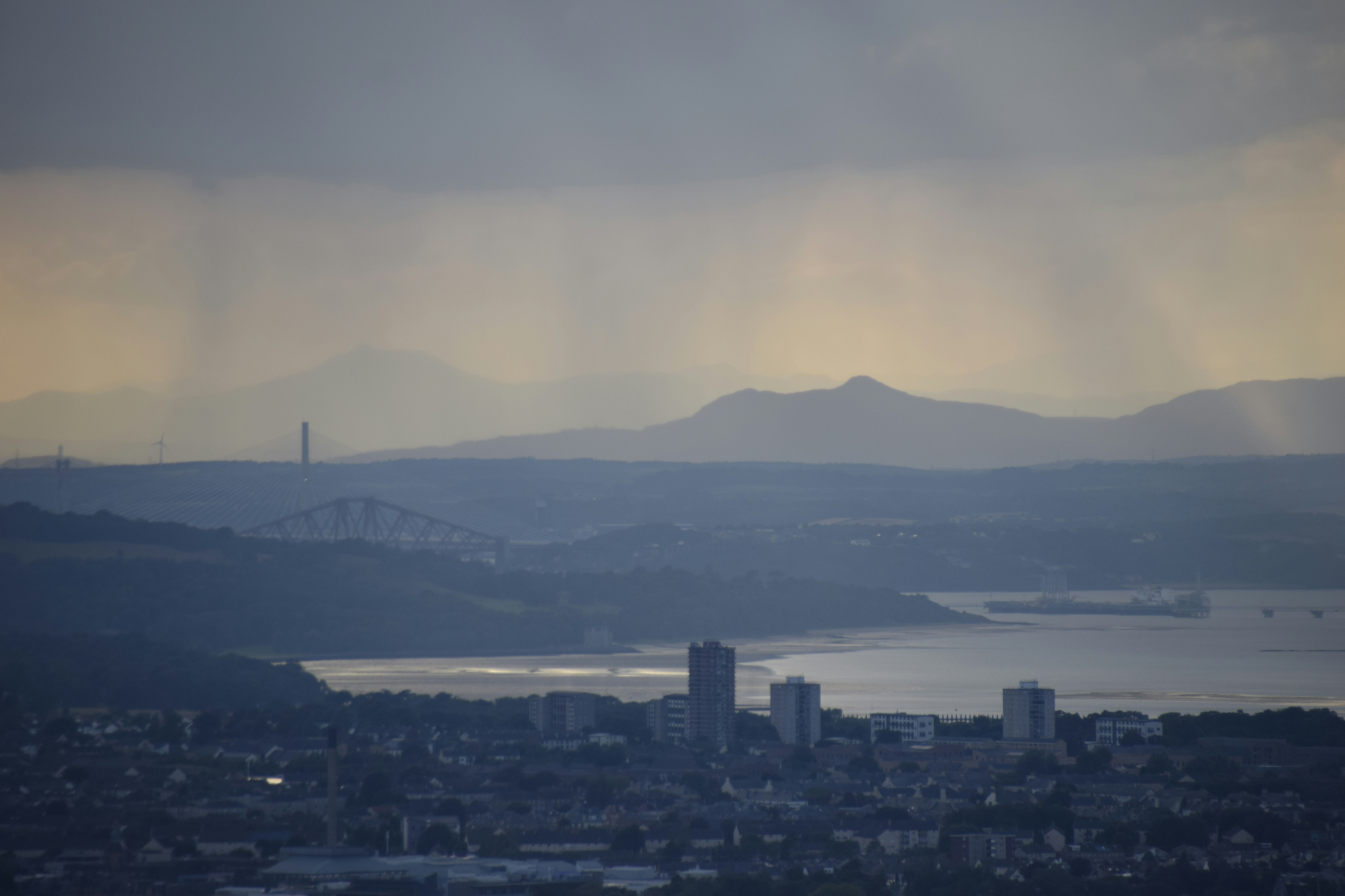 A Comprehensive Guide to Navigating Edinburgh’s Compact Cityscape