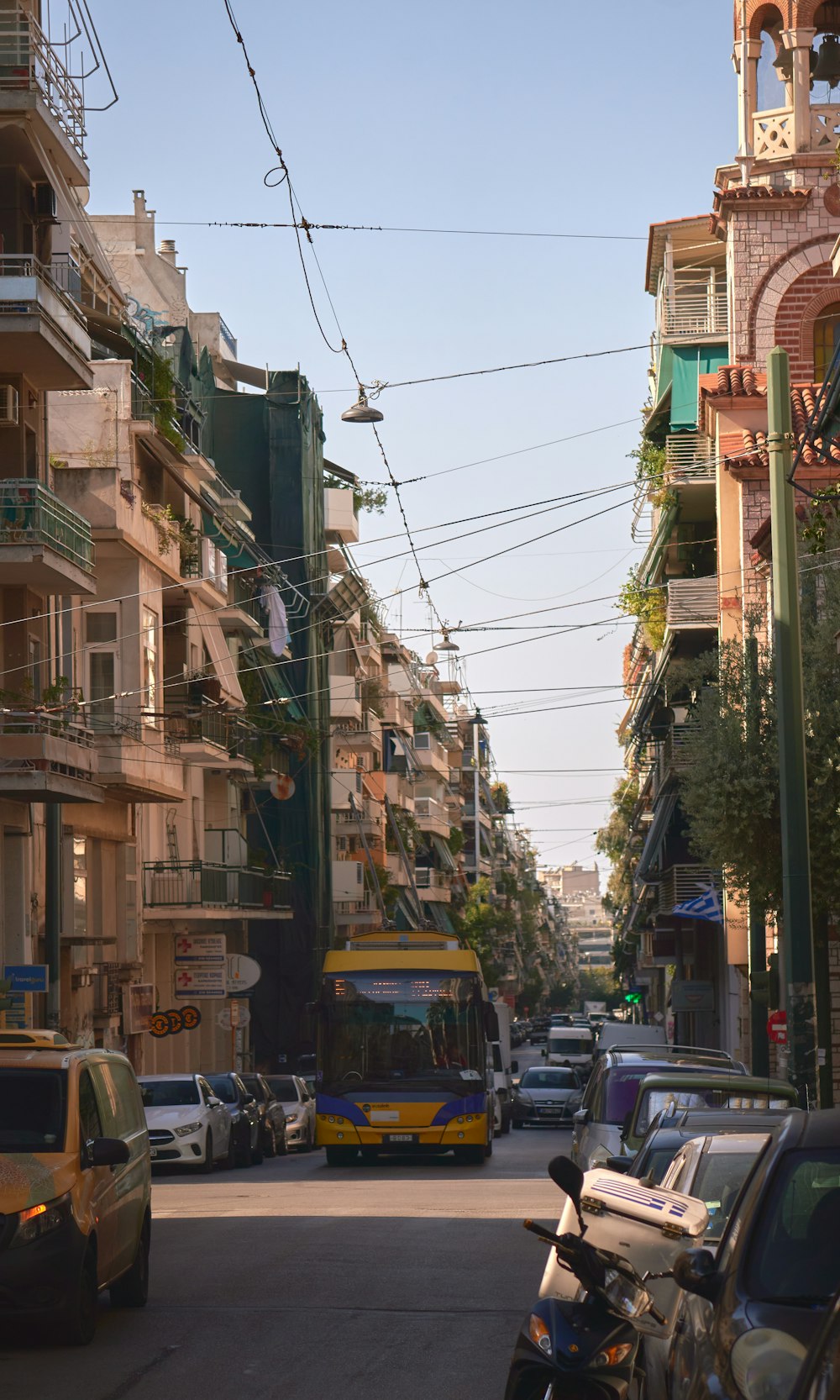 a city street filled with lots of traffic