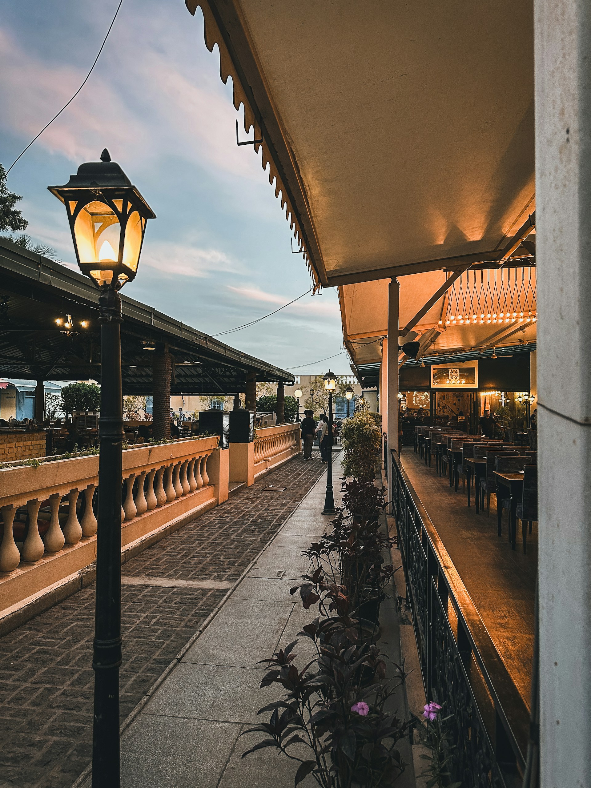 gray computer monitor