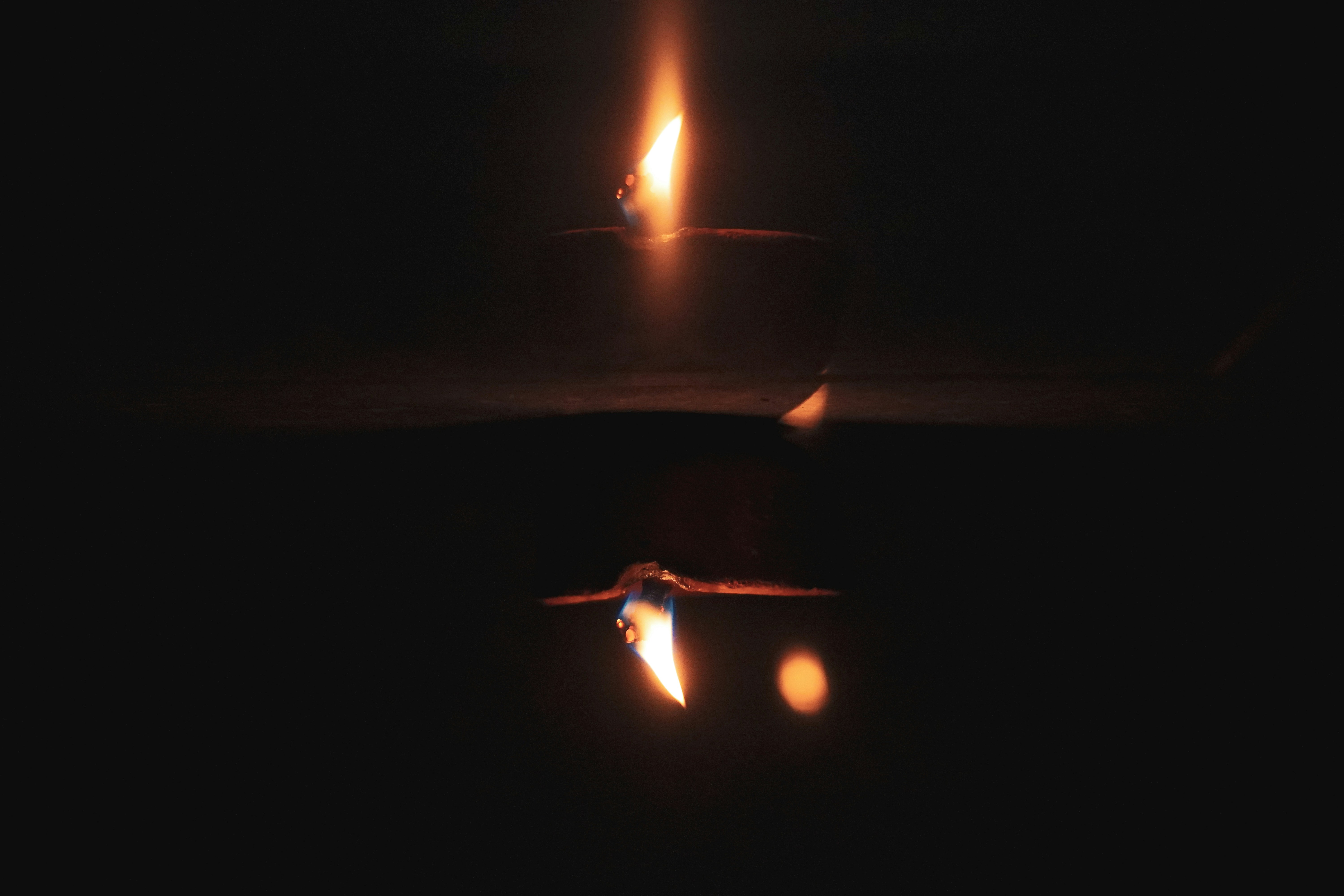 A candle that is lit in the dark photo – Free Ranchi Image on Unsplash