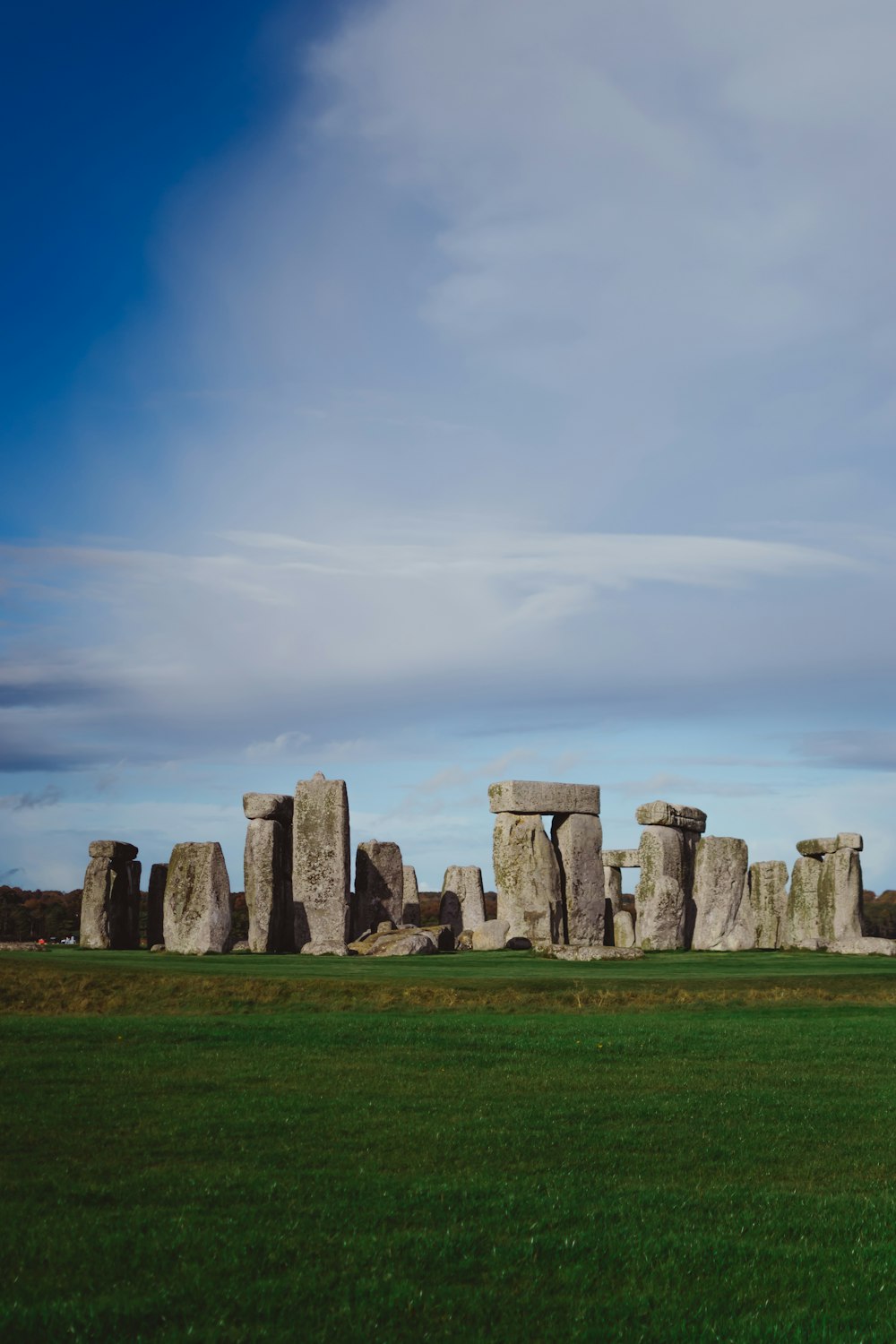 the stonehenge monument in the middle of a field