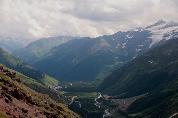 A panoramic shot of the lush landscapes near Kedarnath.