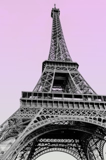 a black and white photo of the eiffel tower