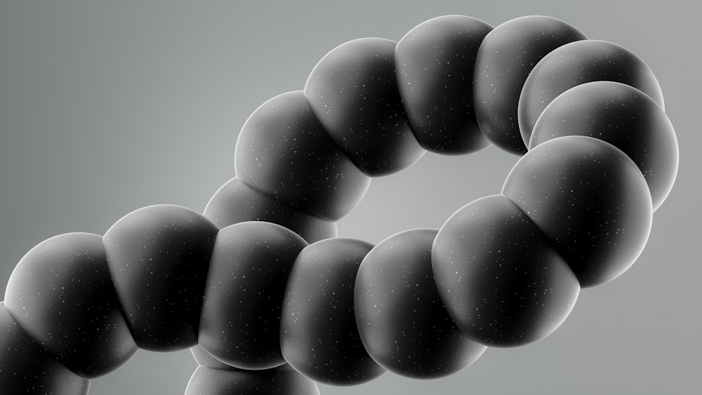 Una foto en blanco y negro de un objeto circular