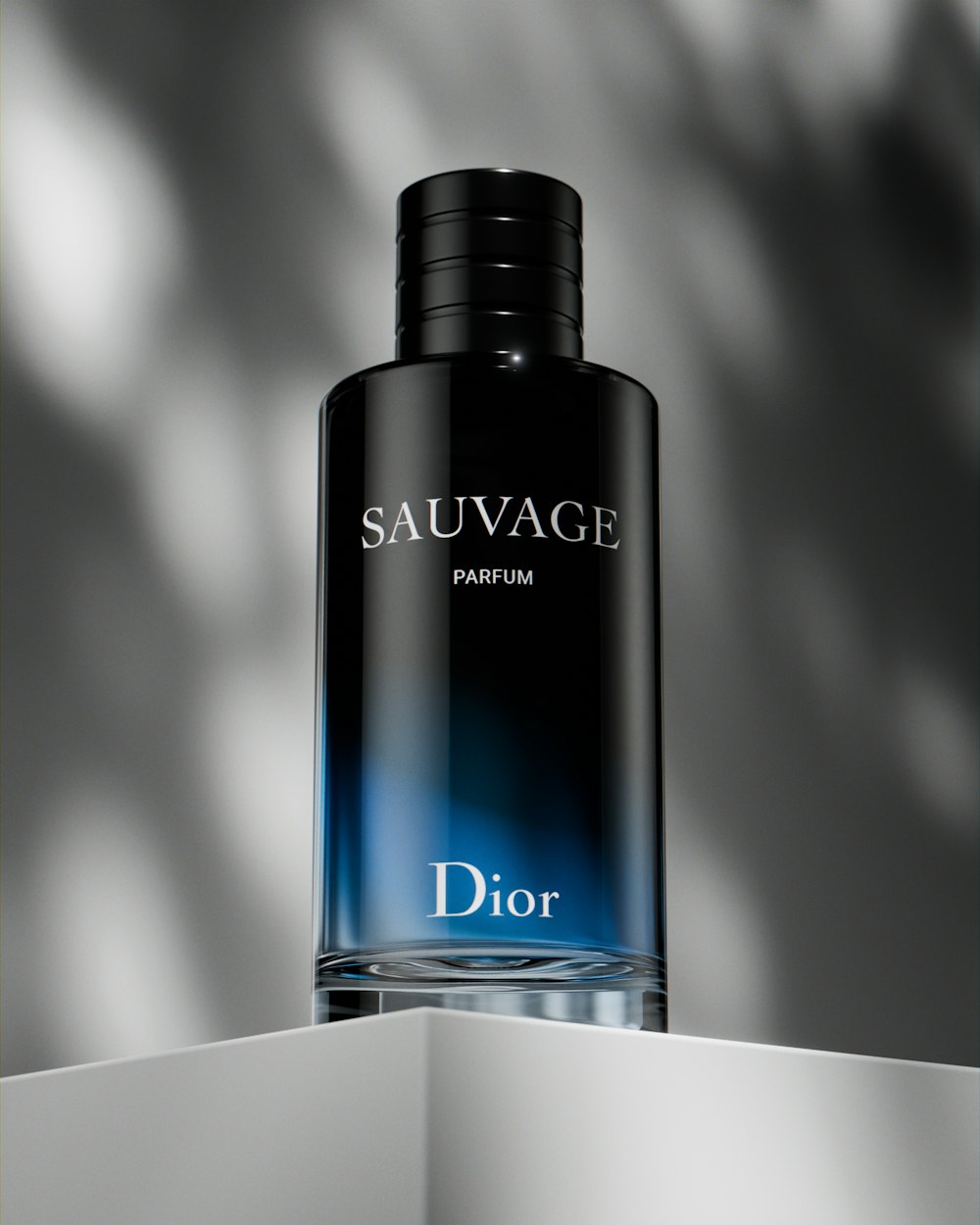 Una botella de Dior Sauvage en una estantería