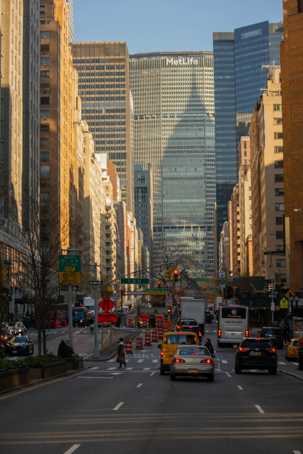 a city street filled with traffic and tall buildings
