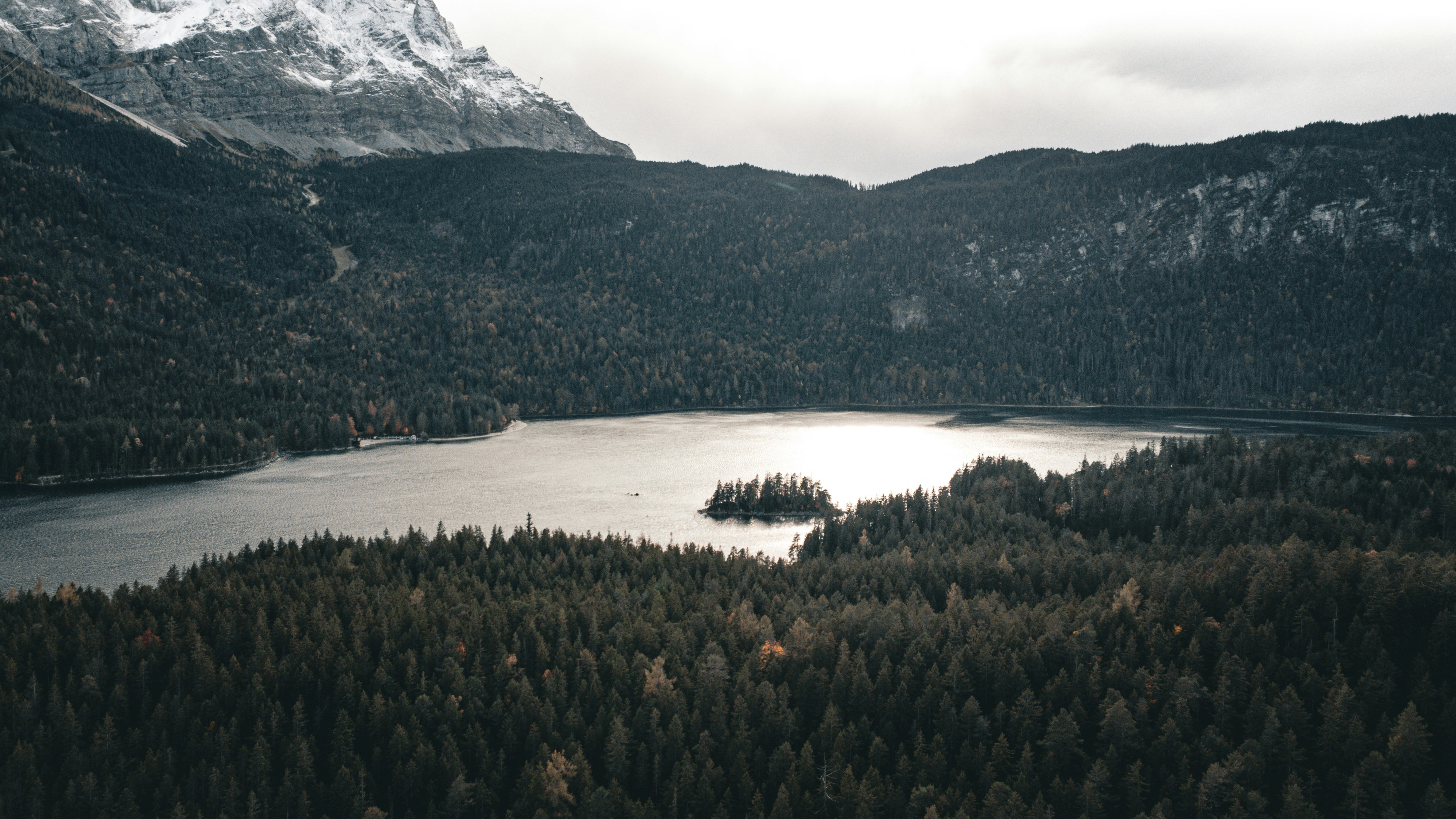 Photo by danielsiebert