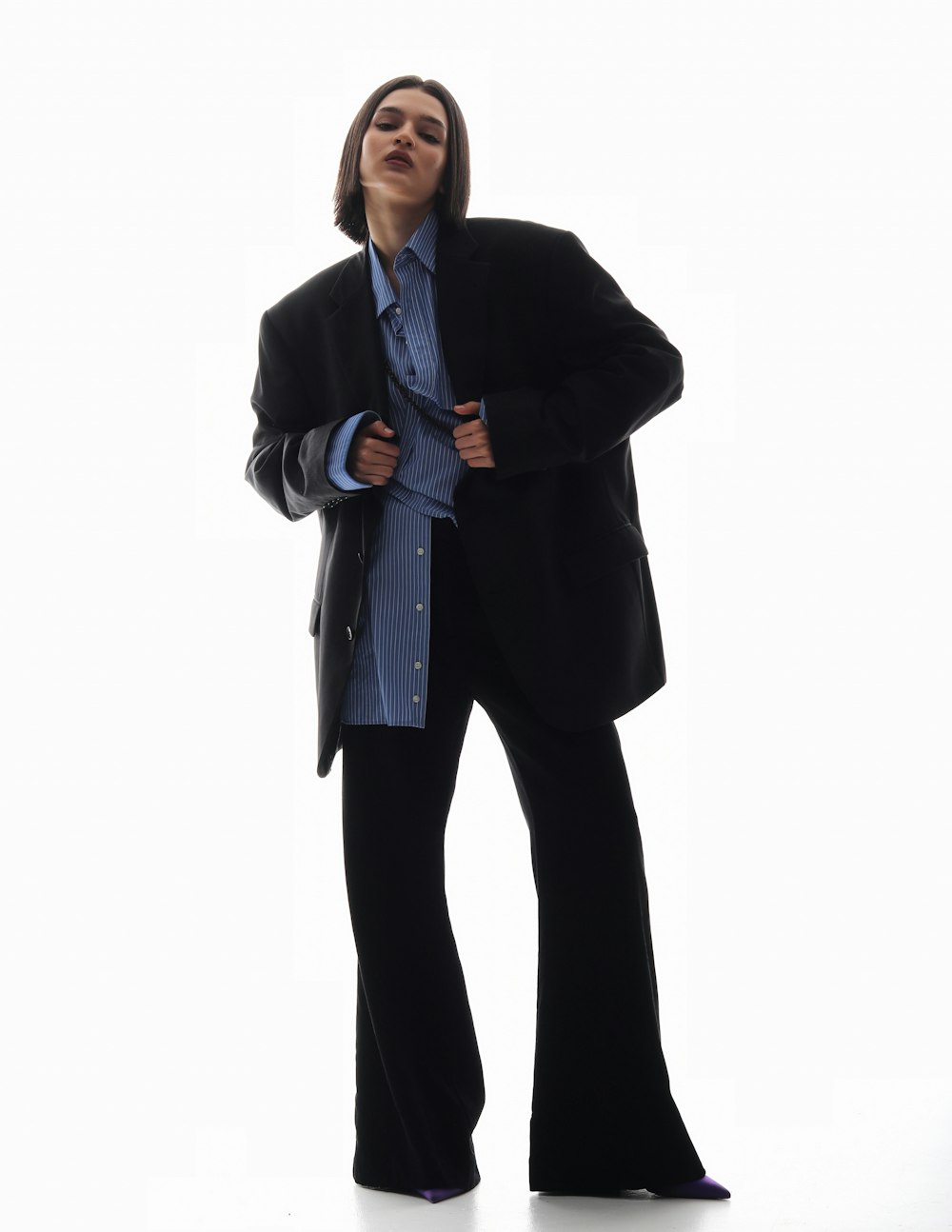 a man in a suit is posing for a picture
