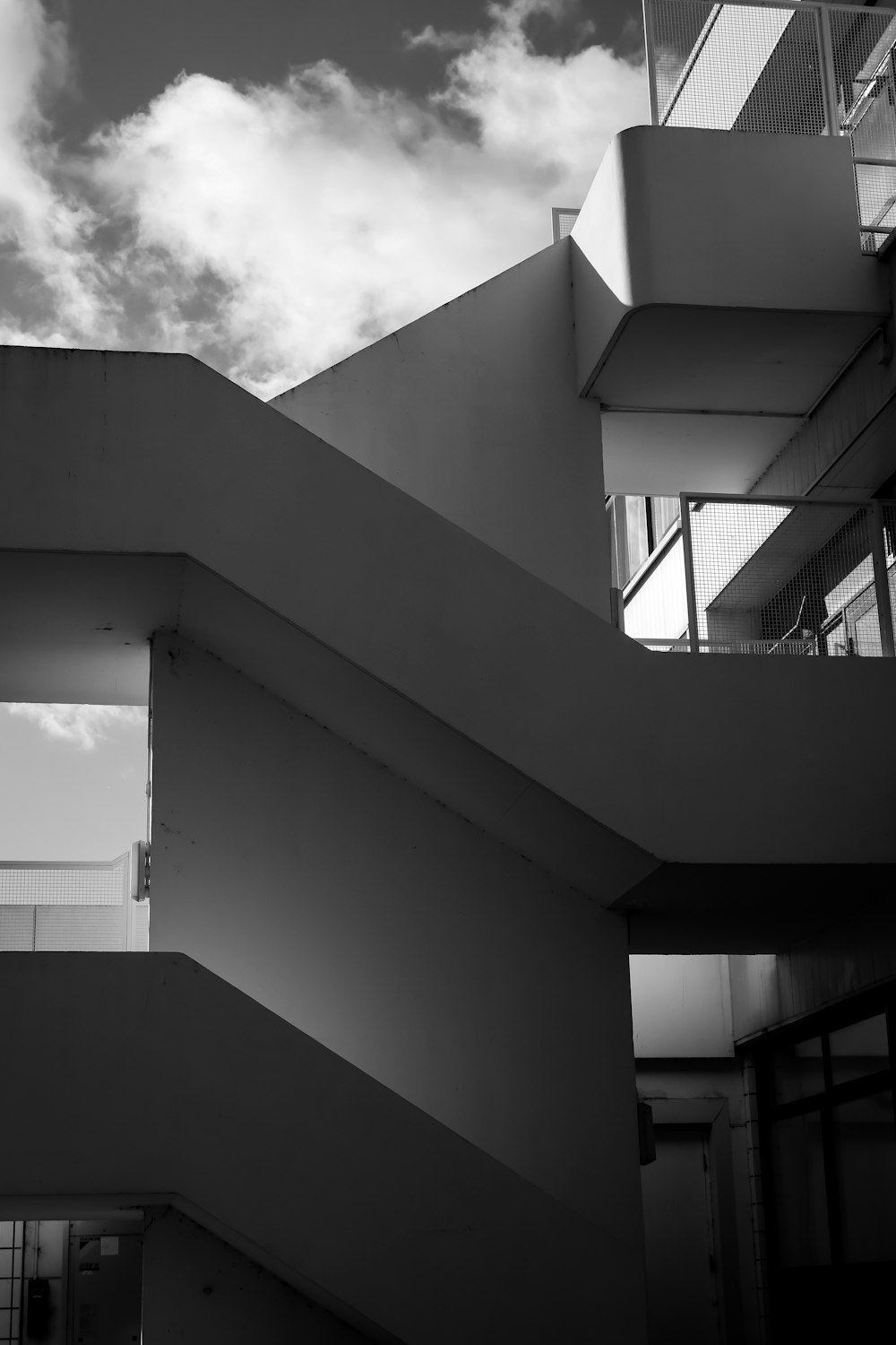 a black and white photo of a building