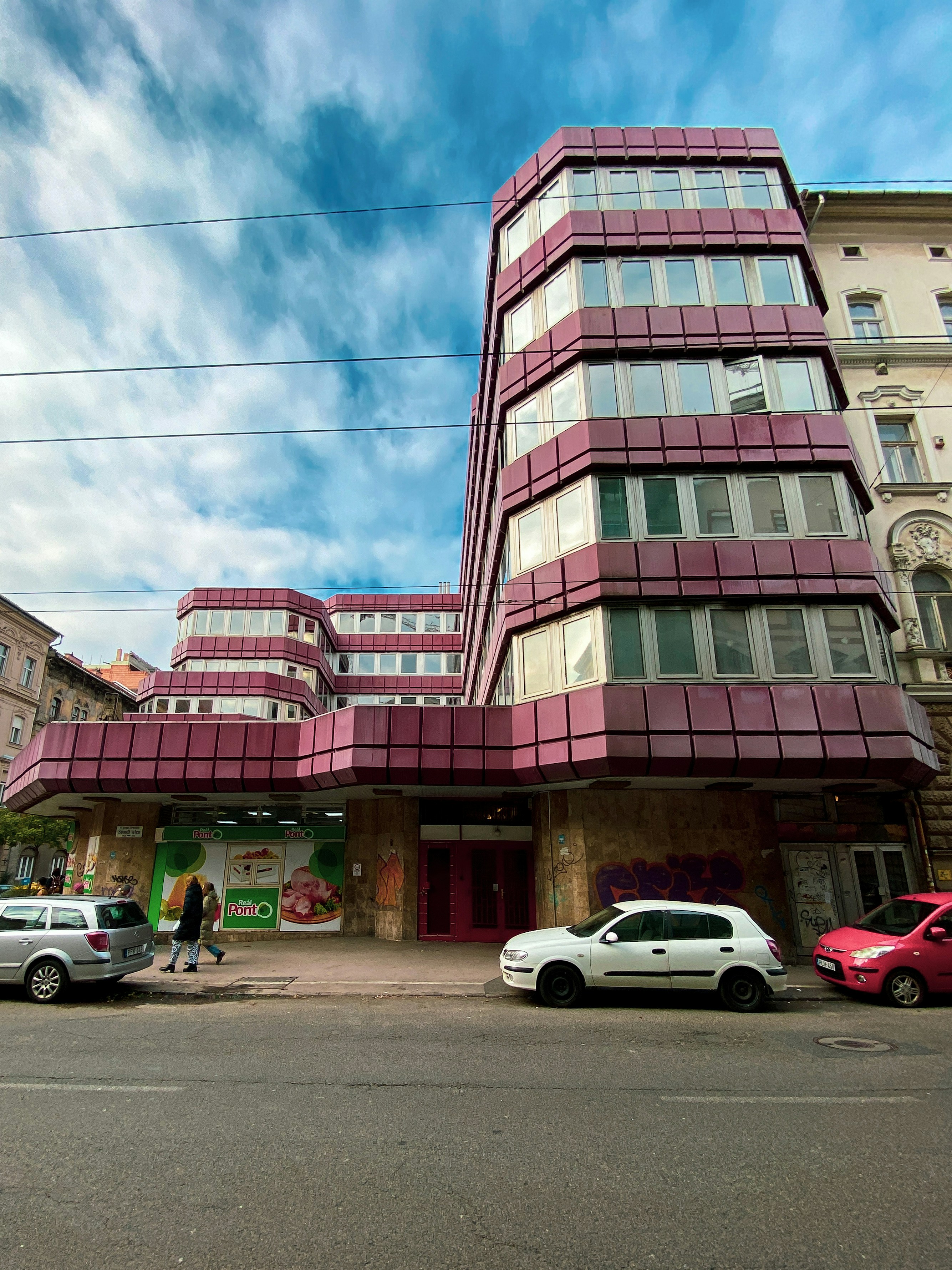 a building that has a bunch of cars parked in front of it