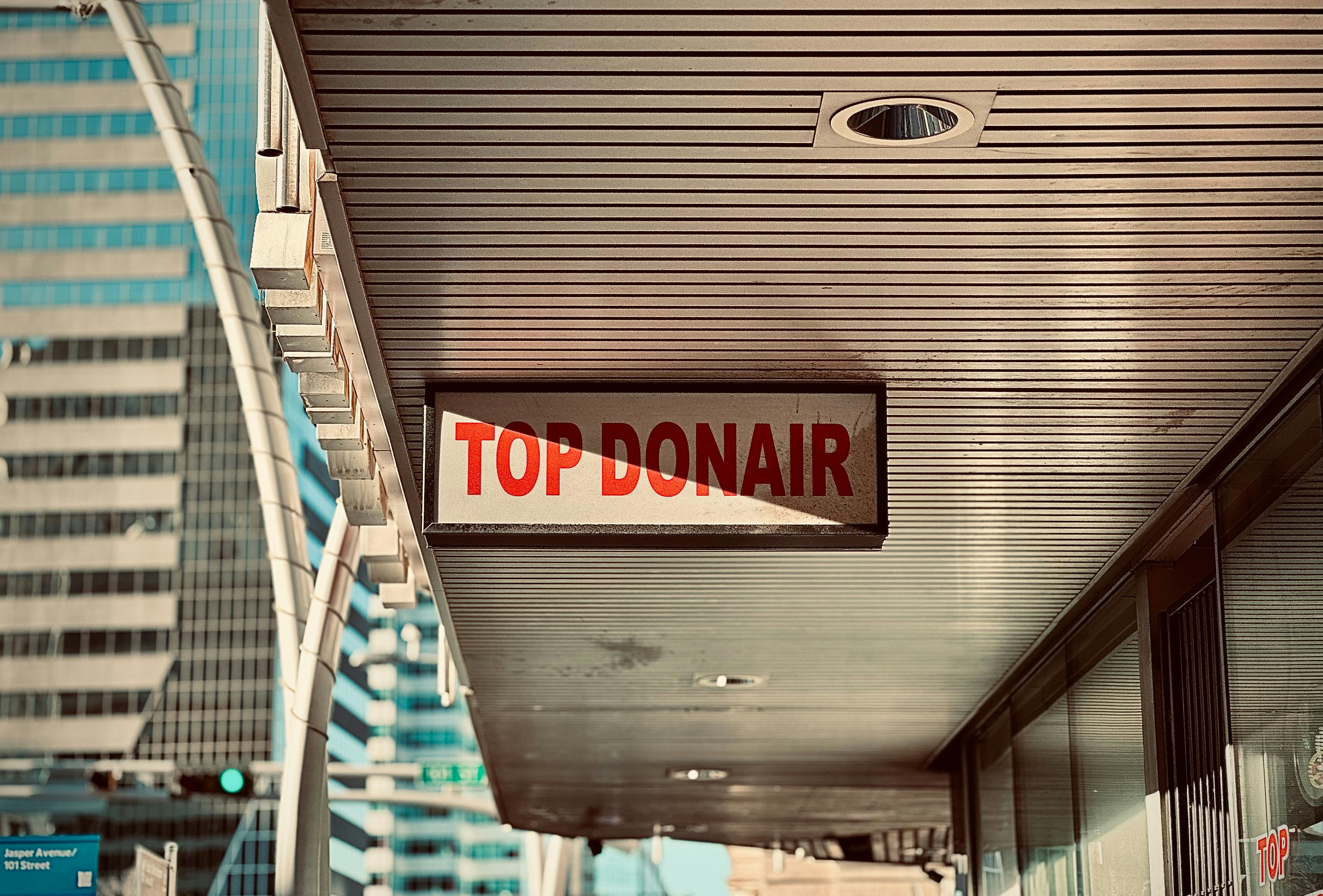 Advanced Valuation Playbook: Monetizing Short Domains in 2026 — Bundles, Drops, and Exit Strategies