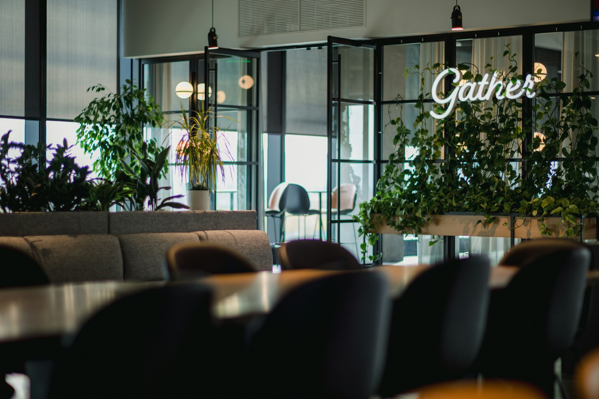 gray computer monitor