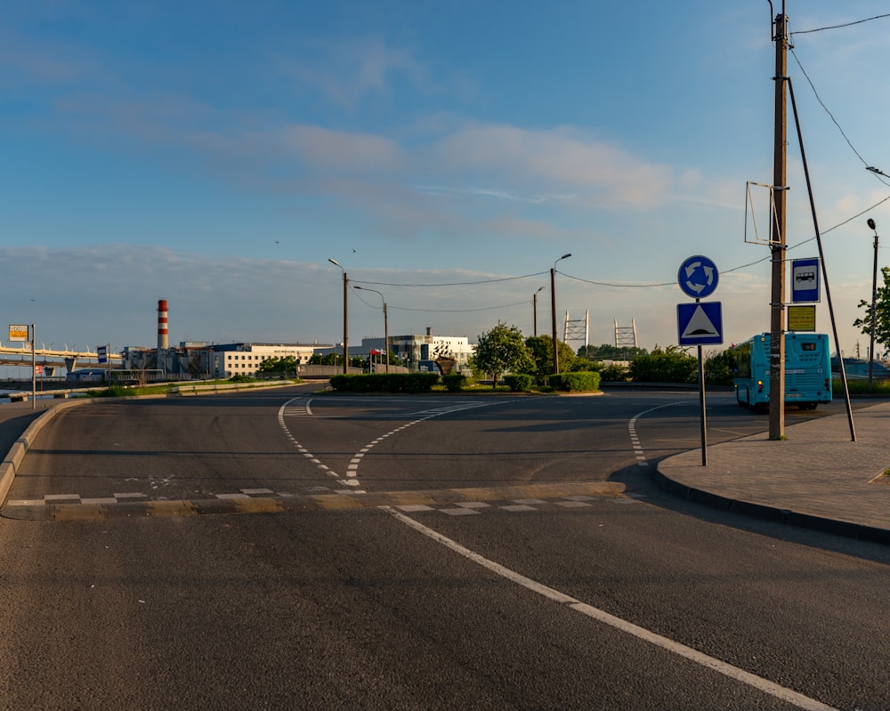 an empty street with no cars on it