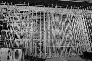 Panoramic image showing multiple scaffold setups across a large construction zone in Querétaro