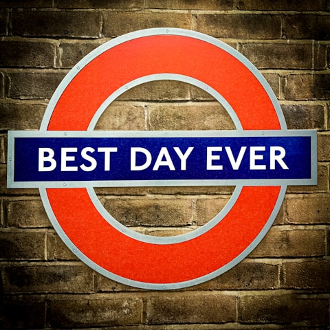A sign with the text 'Best day ever'.