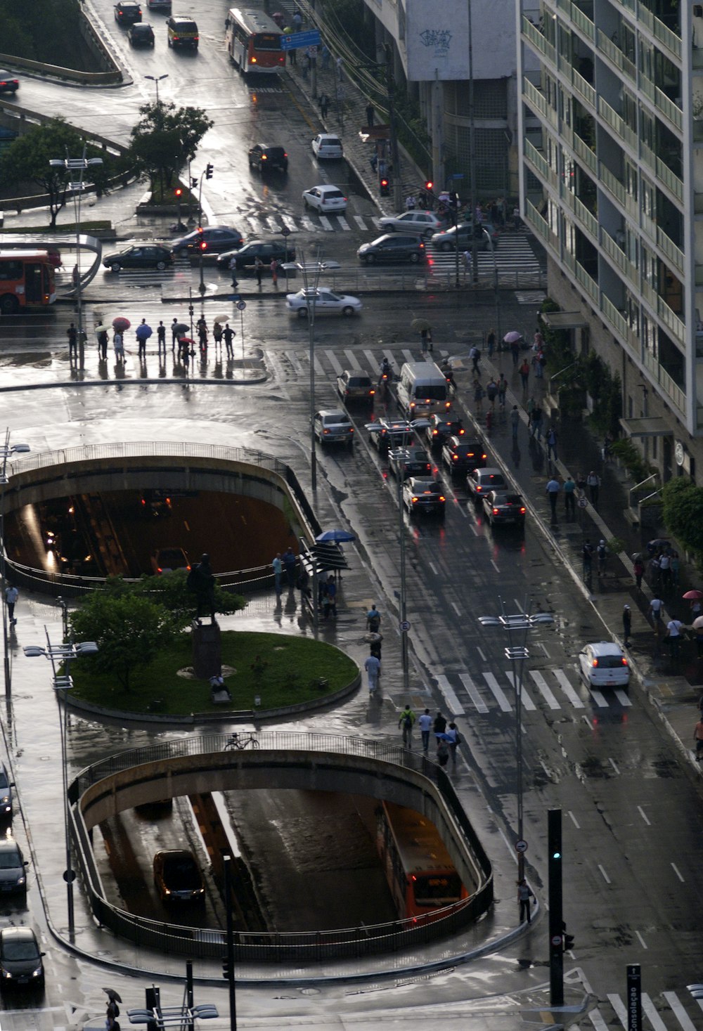 a city street filled with lots of traffic next to tall buildings