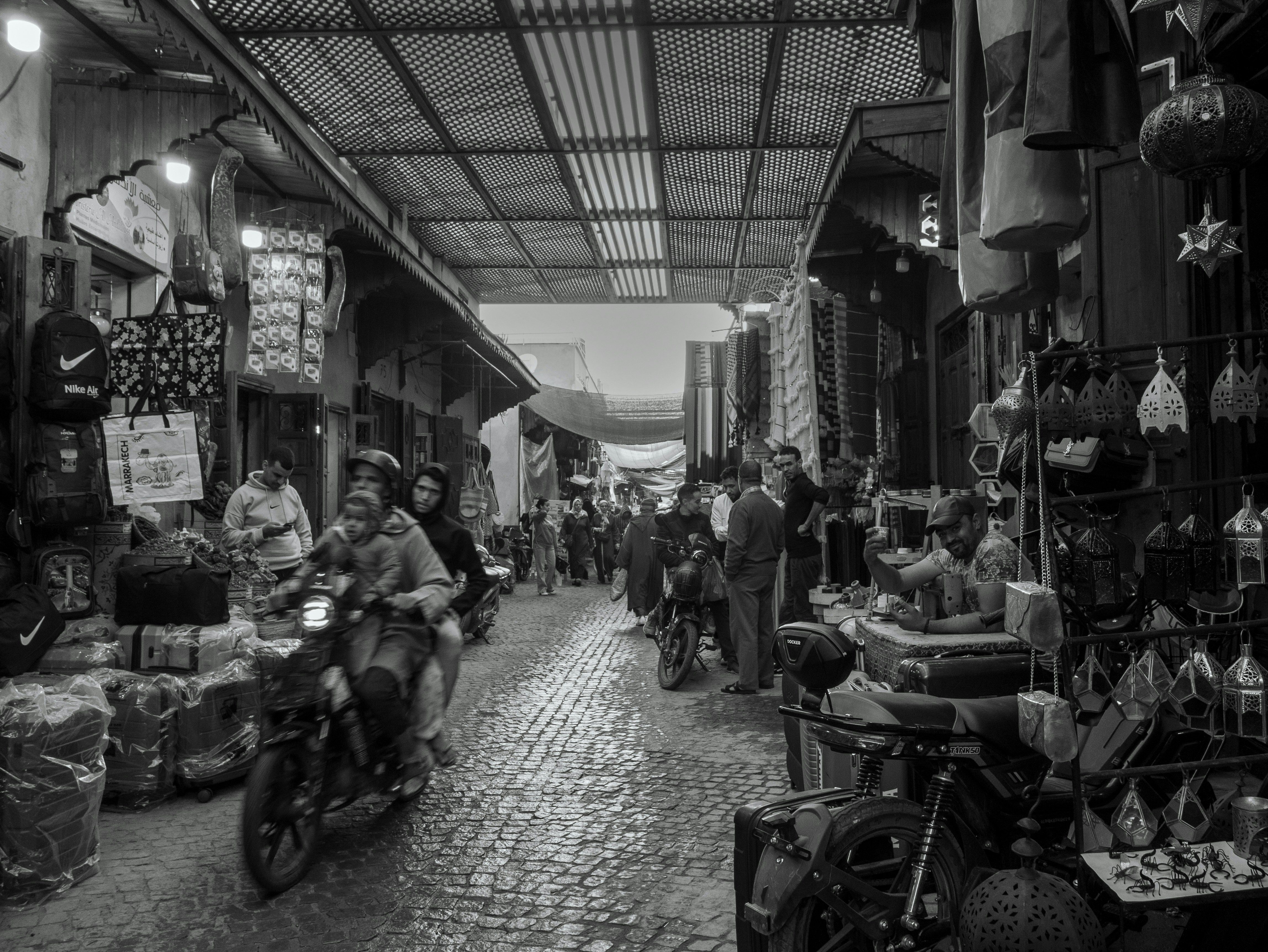 Photo by lucaslemoine