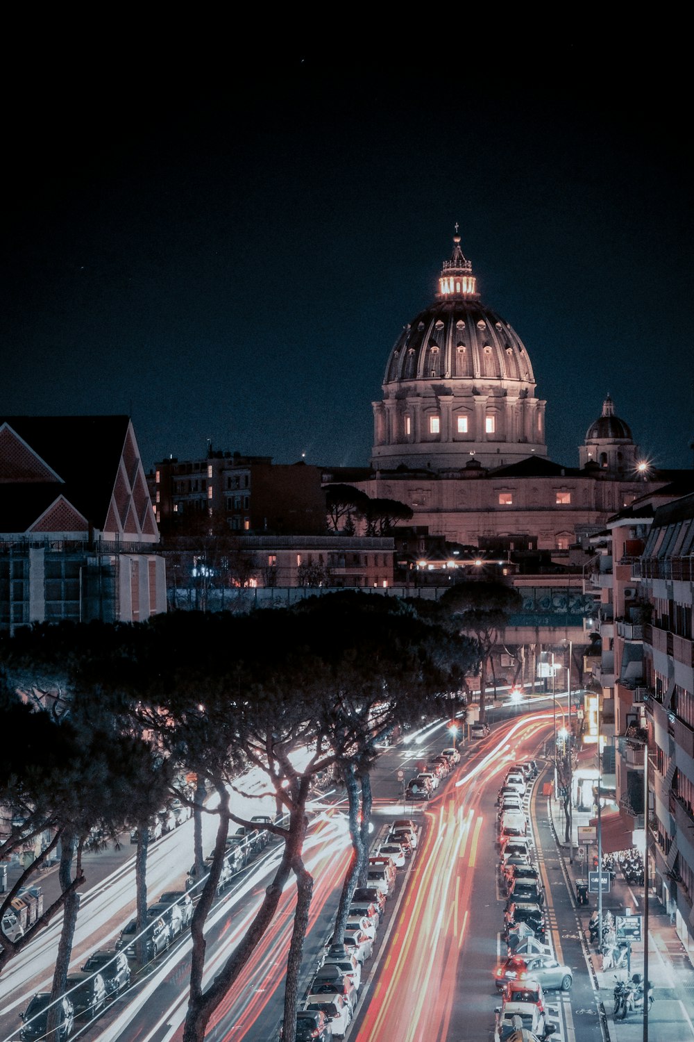 a city street filled with lots of traffic at night