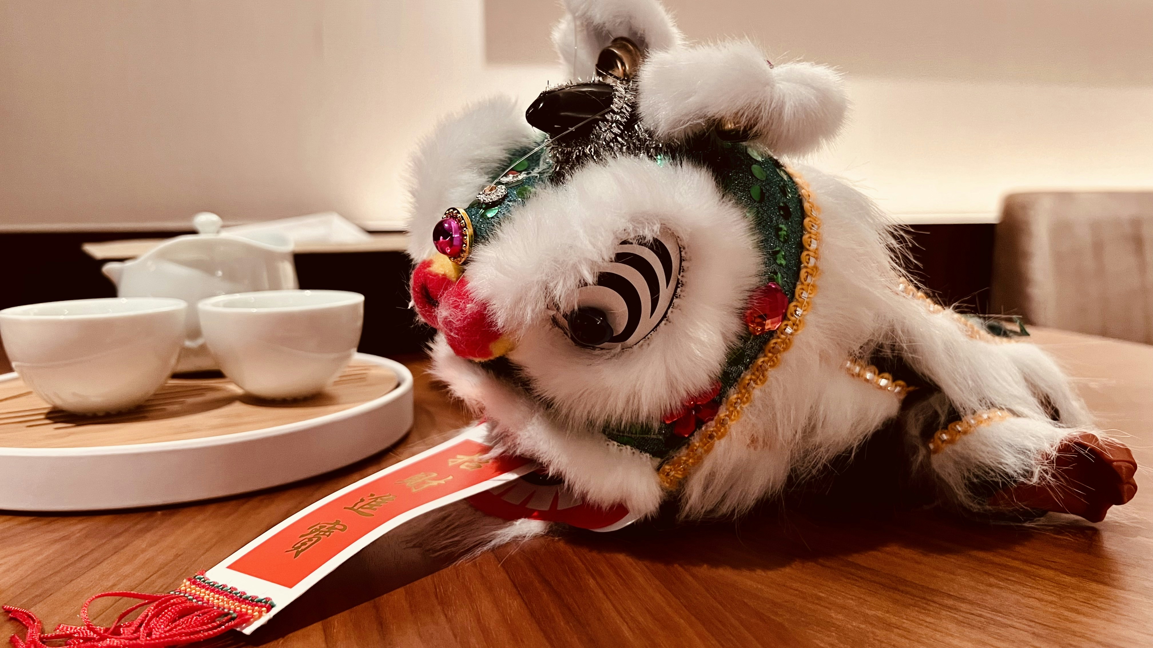 Dahmiss Tea vs. The Lion 4011: A Comprehensive Comparison