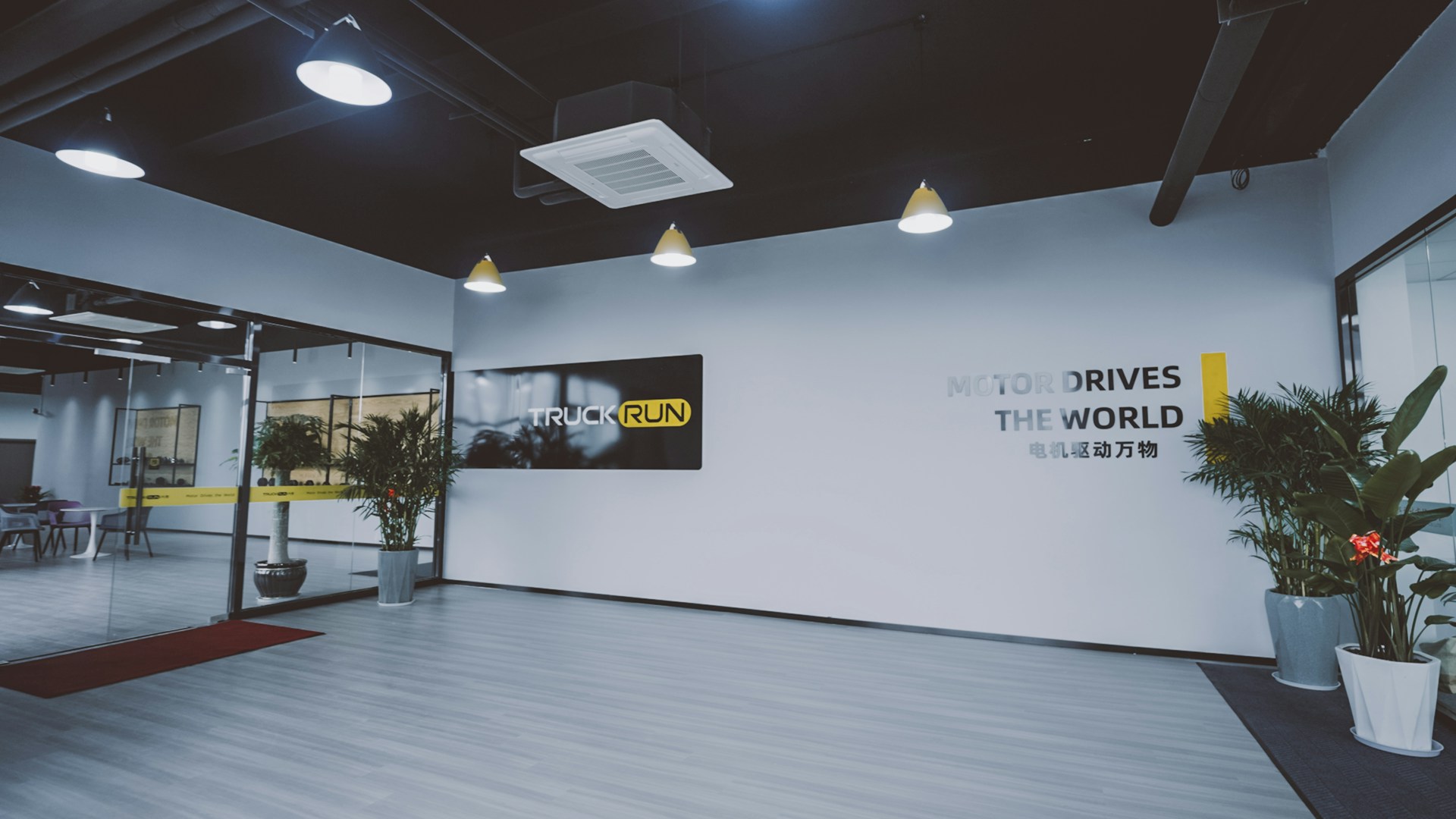 gray computer monitor