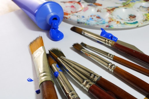 a bunch of paint brushes sitting on top of a table