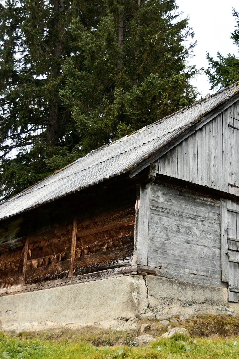 an old wooden building with a metal roof