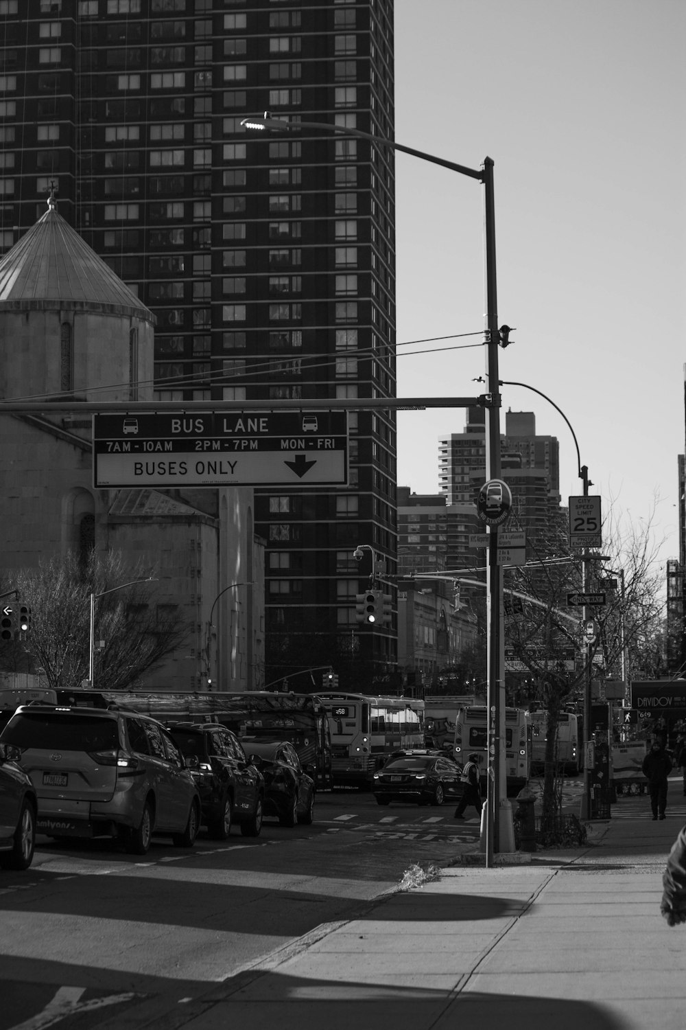 a black and white photo of a city street