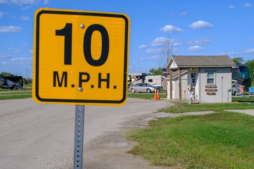 a yellow sign that reads 10 mph on it