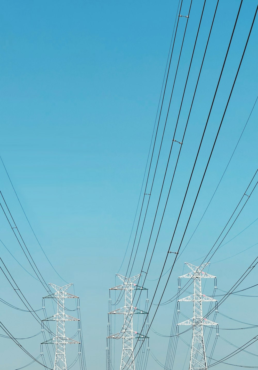 a group of power lines in the middle of a field