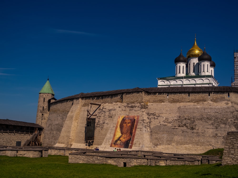 a large building with a golden dome on top of it