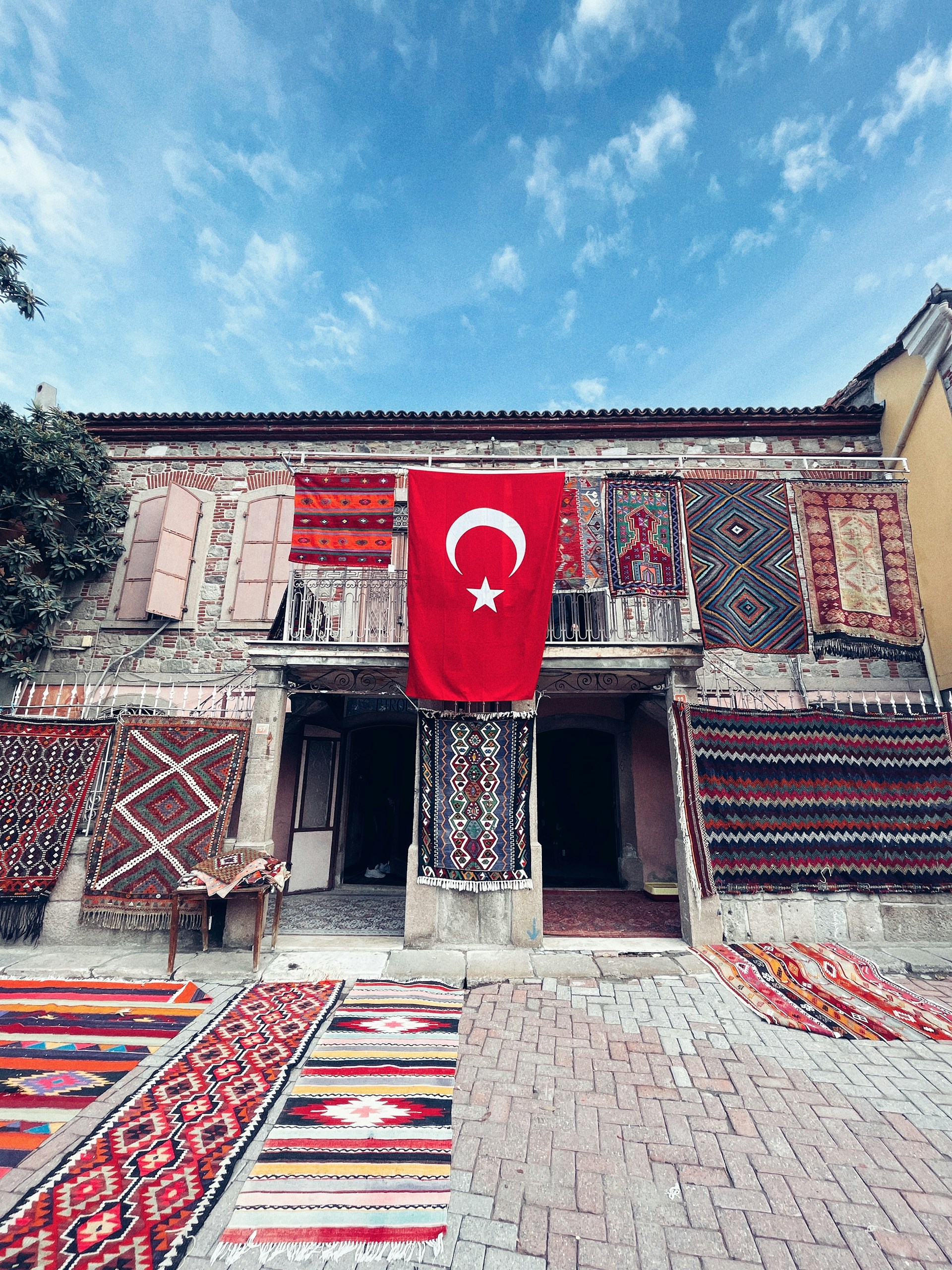 gray computer monitor