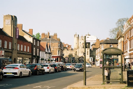 a city street filled with lots of traffic