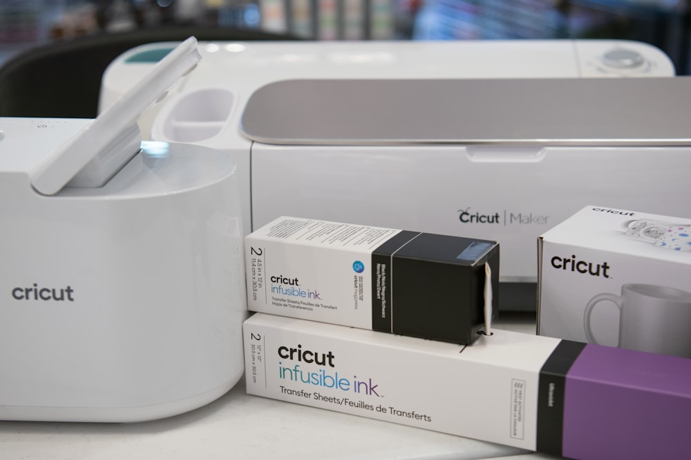 a group of electronic devices sitting on top of a table