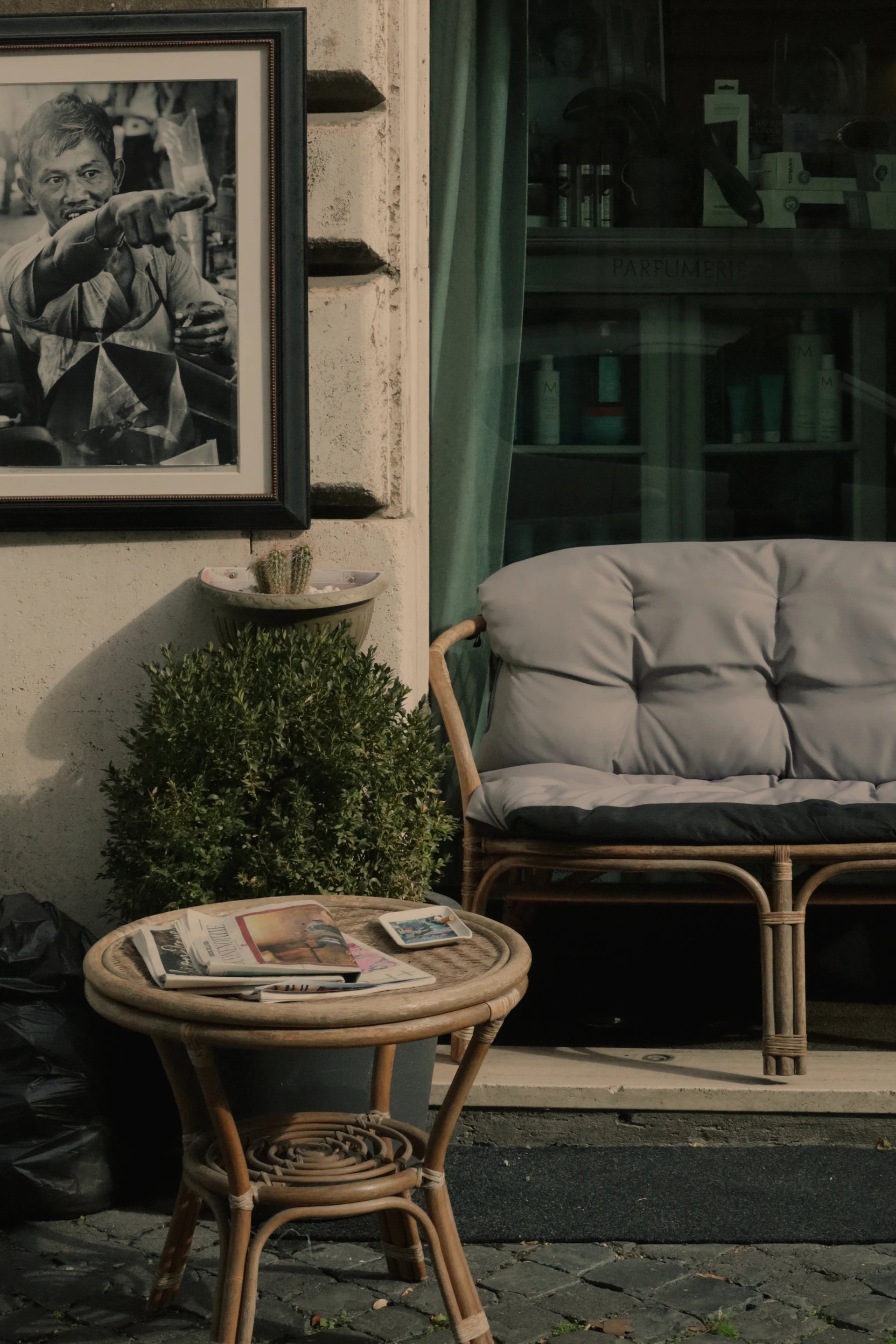 black and white bed linen