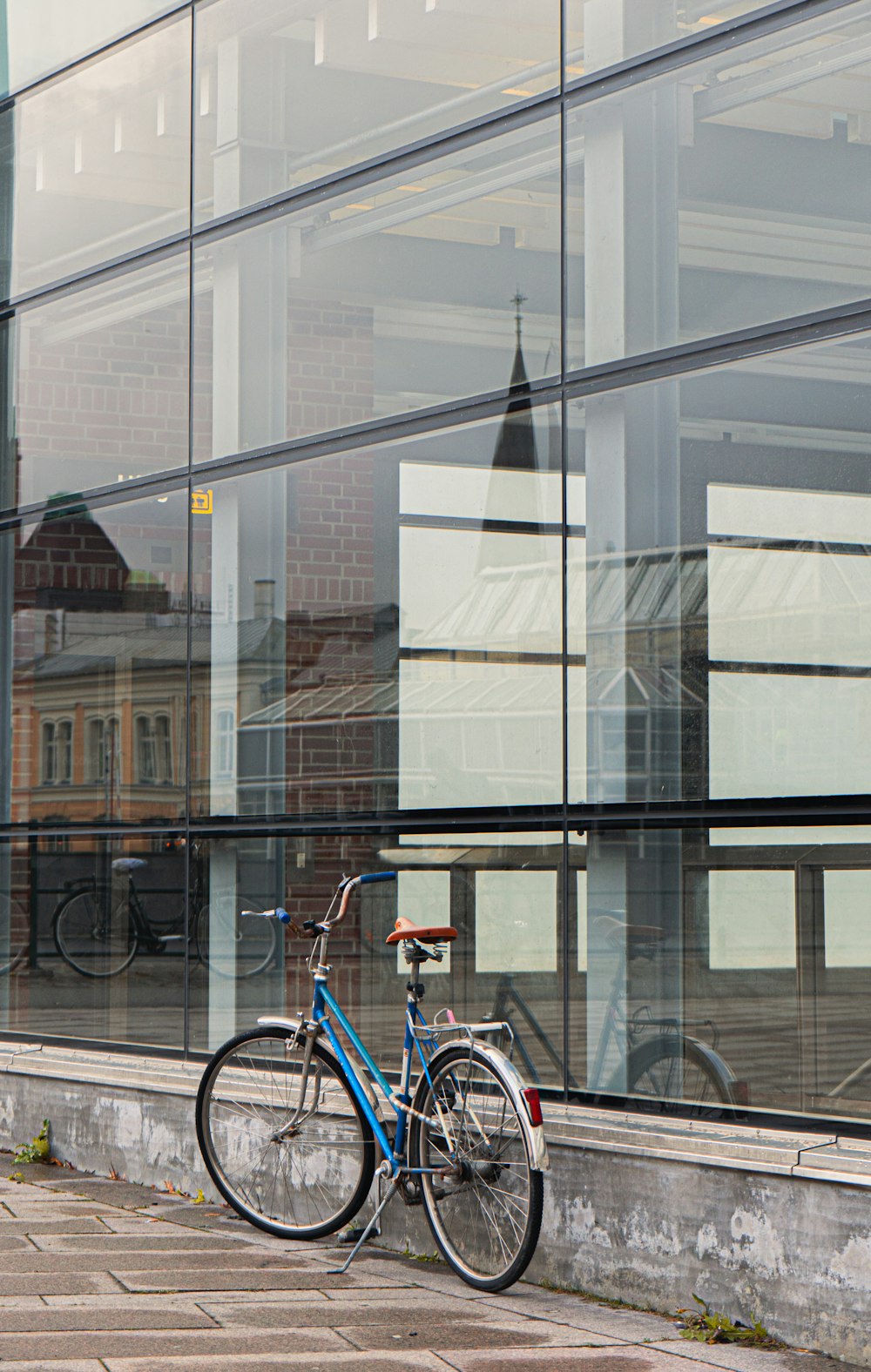 a blue bike is parked in front of a building